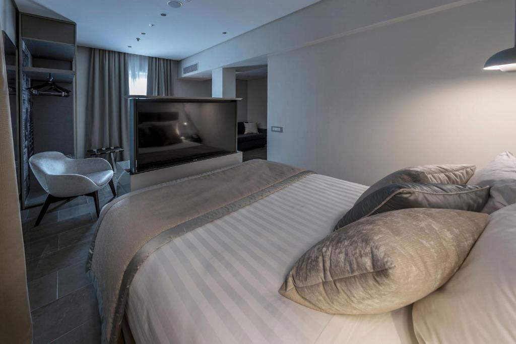 The Regency, Rome, a Tribute Portfolio Hotel - Resim 45