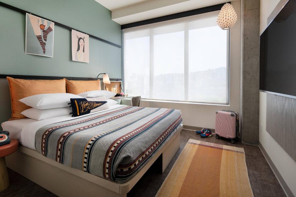 Moxy Portland Downtown photo