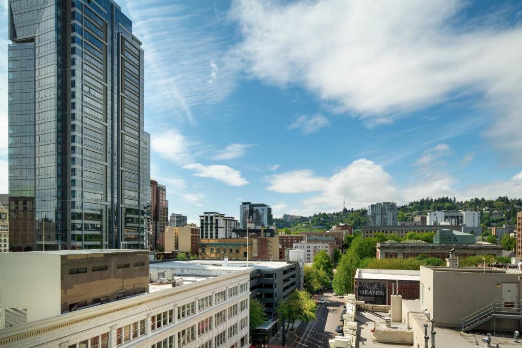 Moxy Portland Downtown photo