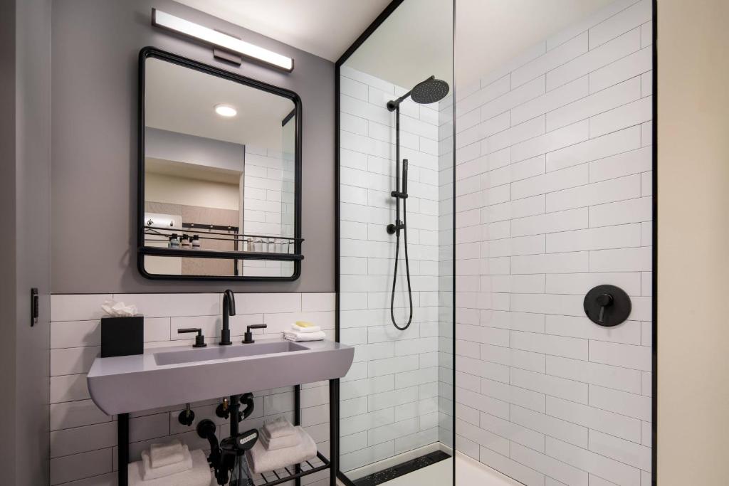 Moxy Portland Downtown photo