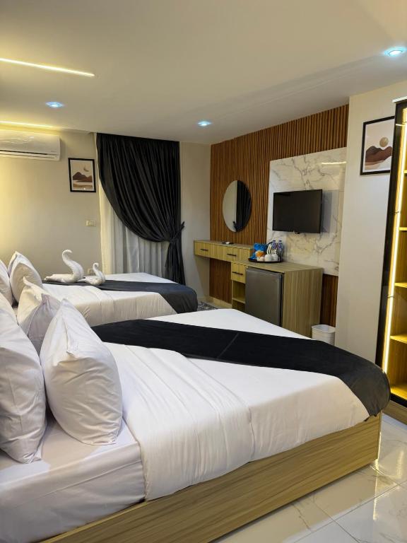 Postel nebo postele na pokoji v ubytování Royal Golden Pyramids Inn
