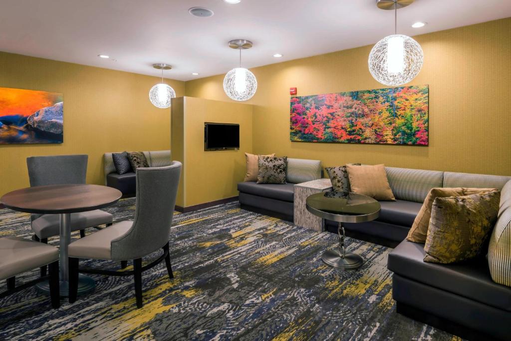 Χώρος καθιστικού στο SpringHill Suites by Marriott Fishkill