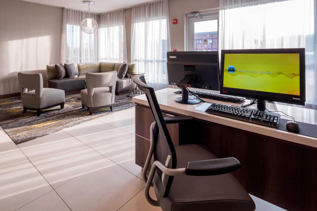 Μια τηλεόραση ή/και κέντρο ψυχαγωγίας στο SpringHill Suites by Marriott Fishkill