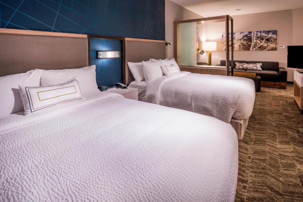 Ένα ή περισσότερα κρεβάτια σε δωμάτιο στο SpringHill Suites by Marriott Fishkill