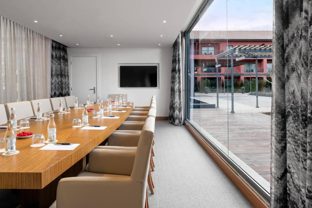 a conference room with a long table and chairs at Sheraton Cascais Resort - Hotel & Residences in Cascais
