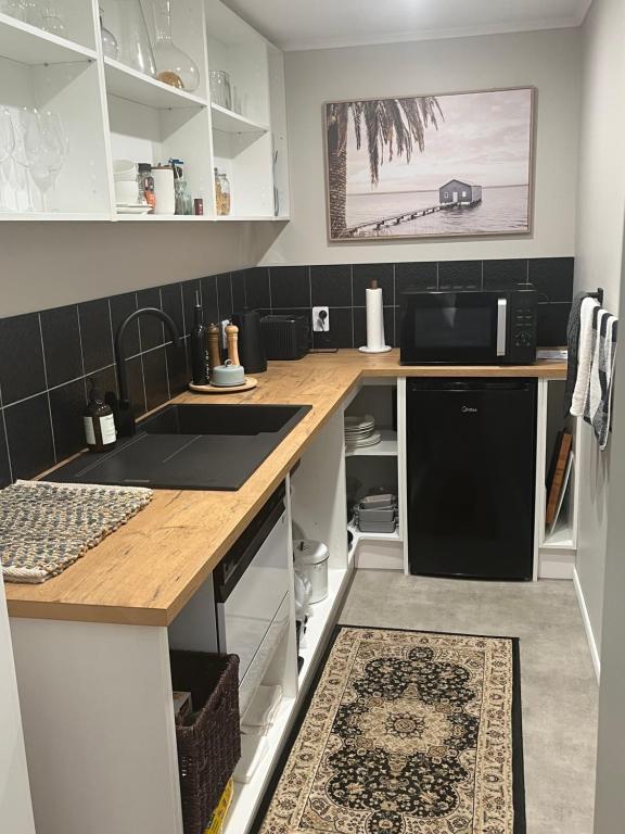 Cone Hill Farmstay - with bush and river walks - 80 sqm self contained - Resim 4