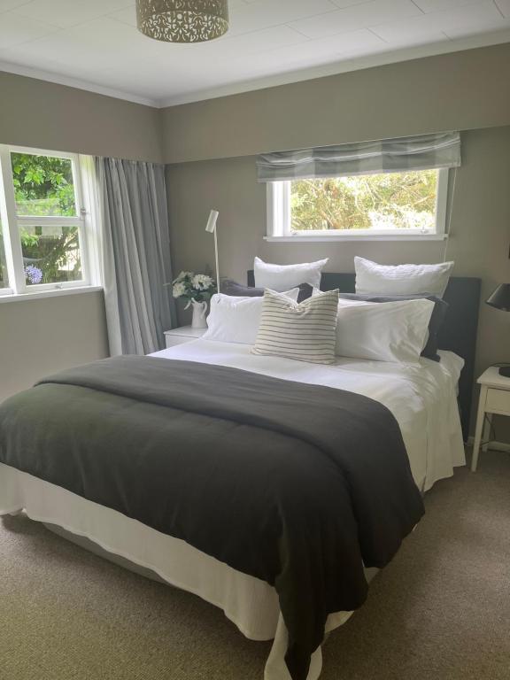 Cone Hill Farmstay - with bush and river walks - 80 sqm self contained - Resim 2