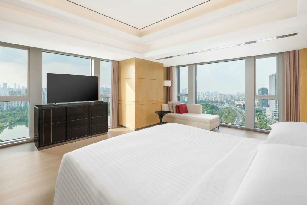 Postel nebo postele na pokoji v ubytování Shanghai Marriott Hotel Parkview