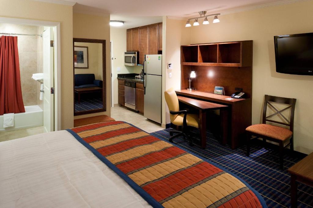 Postel nebo postele na pokoji v ubytování TownePlace Suites by Marriott Tucson Williams Centre