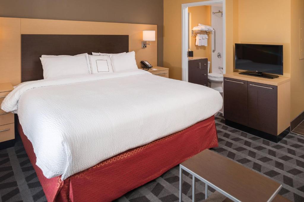 TownePlace Suites by Marriott New Hartford - King Studio Con Sofá Cama - Audición Accesible