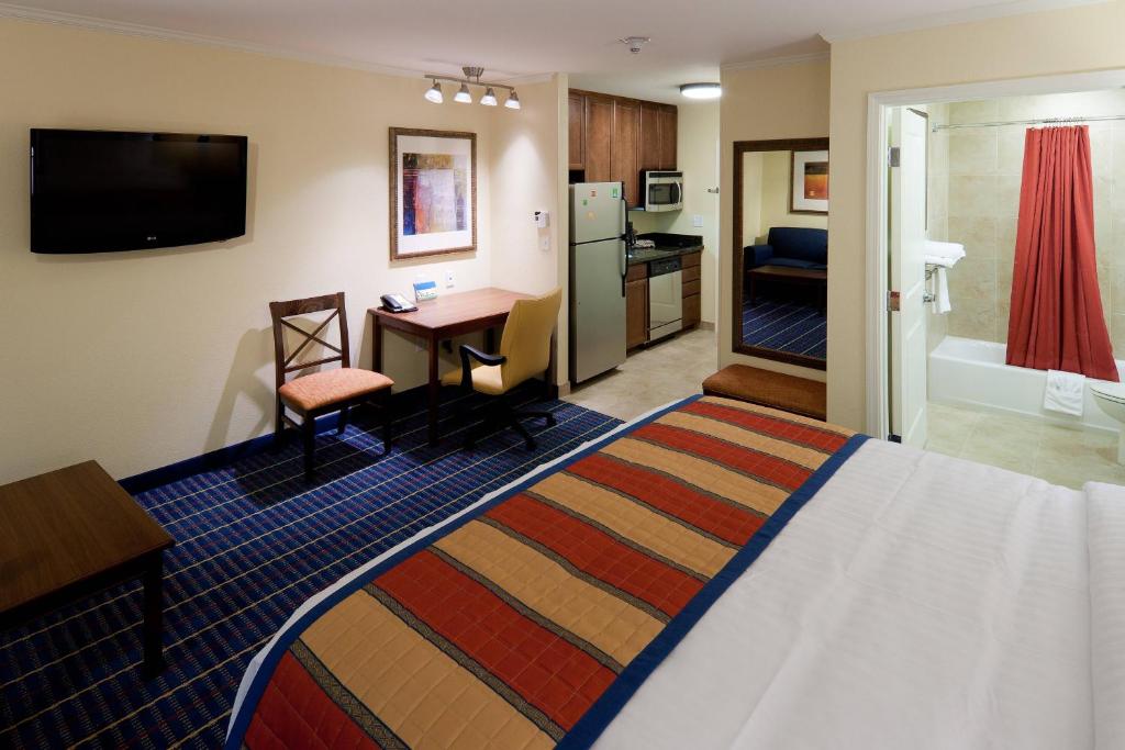 Postel nebo postele na pokoji v ubytování TownePlace Suites by Marriott Tucson Williams Centre