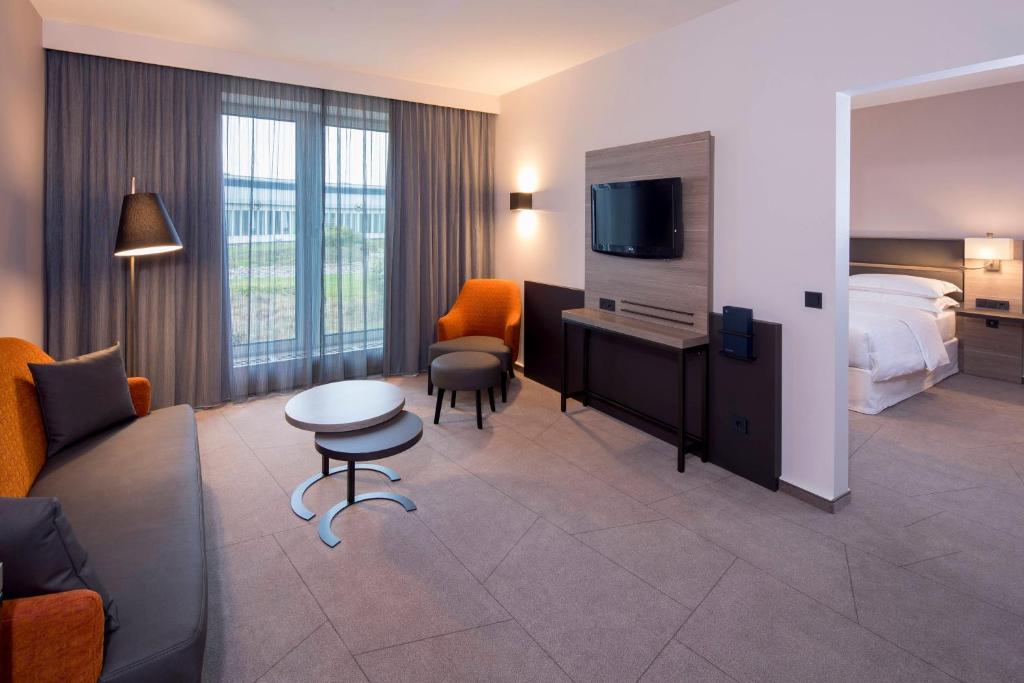 Sheraton Duesseldorf Airport Hotel - Resim 23