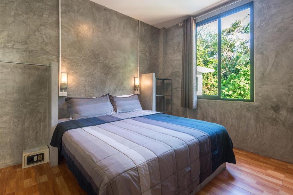 Postel nebo postele na pokoji v ubytování Aonang Lodge - SHA