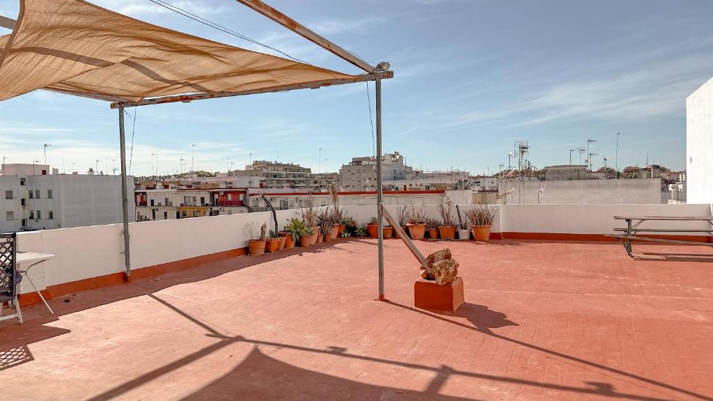 マイレナ・デル・アルハラフェにあるAsthet Sevillaの市街の景色を望む屋上