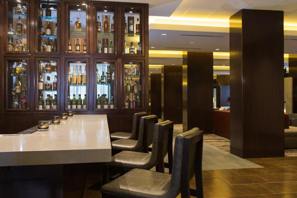 Restaurace v ubytování Calgary Marriott Downtown Hotel