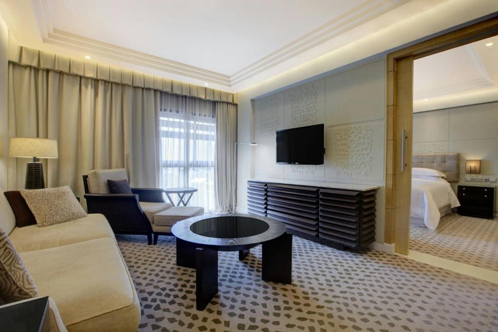 TV a/nebo společenská místnost v ubytování Sheraton Lagos Hotel