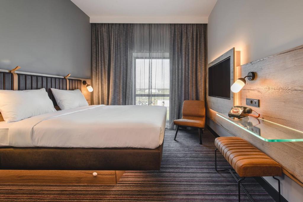 Moxy Poznań Airport - 6