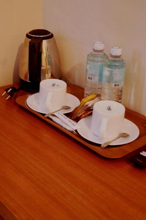 Příslušenství pro přípravu čaje a kávy v ubytování Sultan Hotel Banda Aceh