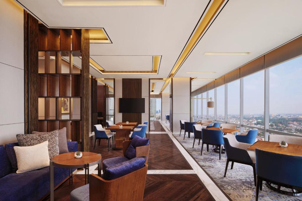 Sheraton Grand Jakarta Gandaria City Hotel - 1 King Bed, Club Lounge Access, Suite