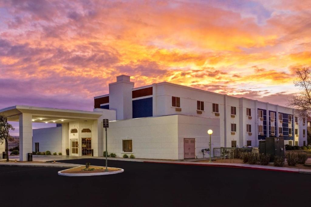 SpringHill Suites by Marriott Las Cruces - Housity