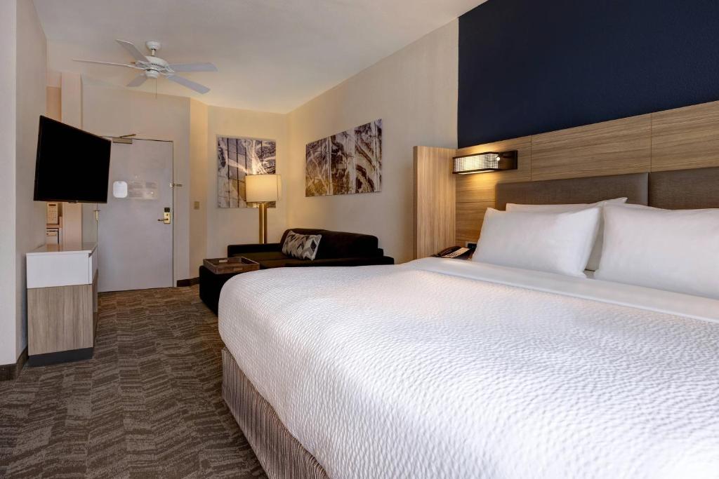 SpringHill Suites by Marriott Las Cruces - King Suite Met Bankbed