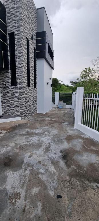 Balkón nebo terasa v ubytování Shanis Luxurious Home