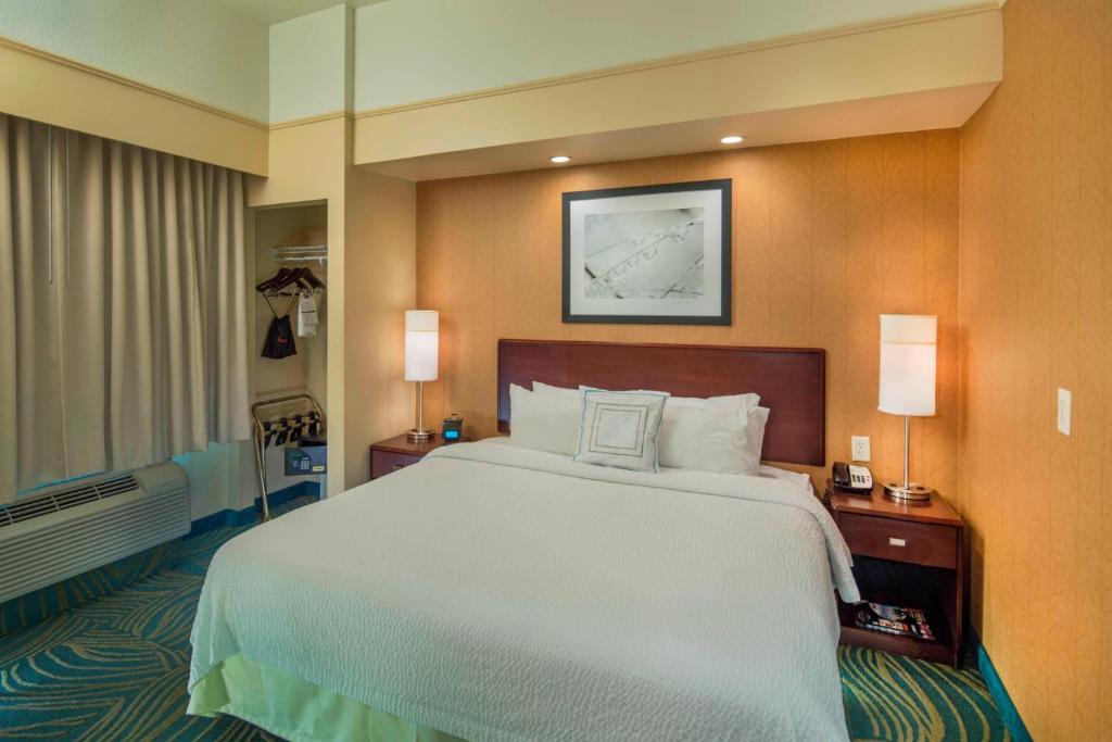 Postel nebo postele na pokoji v ubytování SpringHill Suites Laredo