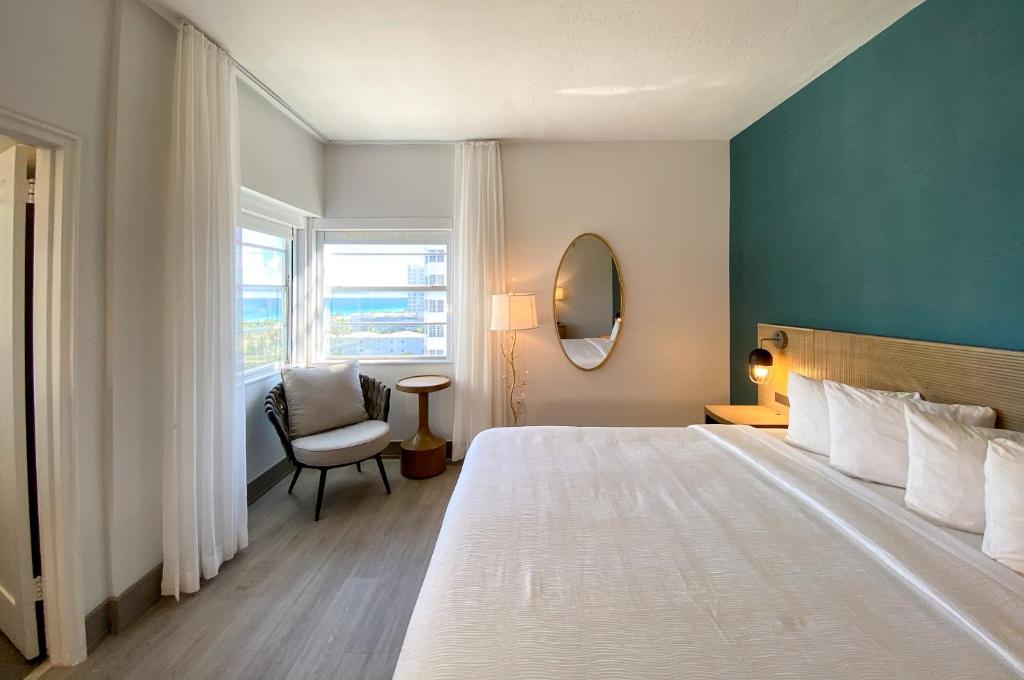 Marseilles Beachfront Hotel - 