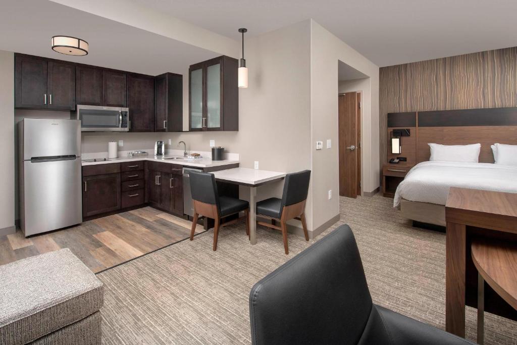 Kuchyň nebo kuchyňský kout v ubytování Residence Inn By Marriott Bend