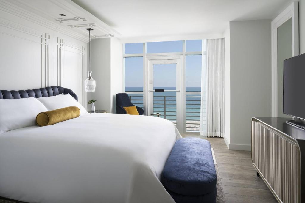 Postel nebo postele na pokoji v ubytování The Ritz-Carlton, South Beach