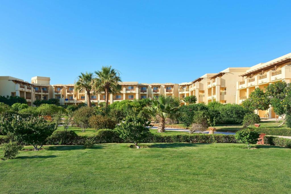 Сад в Sheraton Soma Bay Resort