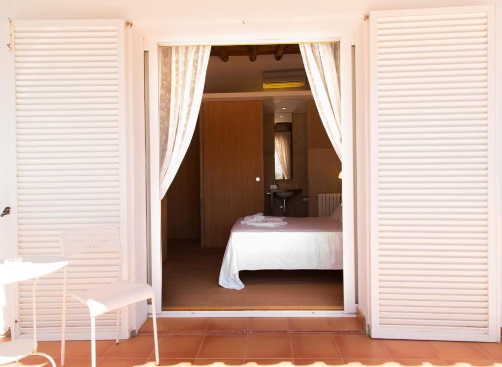 A bed or beds in a room at Es Pas Formentera Agroturismo