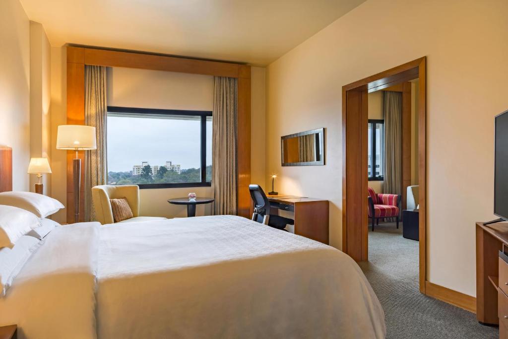 Ένα ή περισσότερα κρεβάτια σε δωμάτιο στο Sheraton Asuncion Hotel