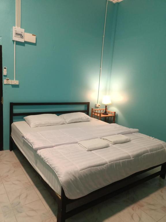 Postel nebo postele na pokoji v ubytování 99Hostel&Bar Koh Chang