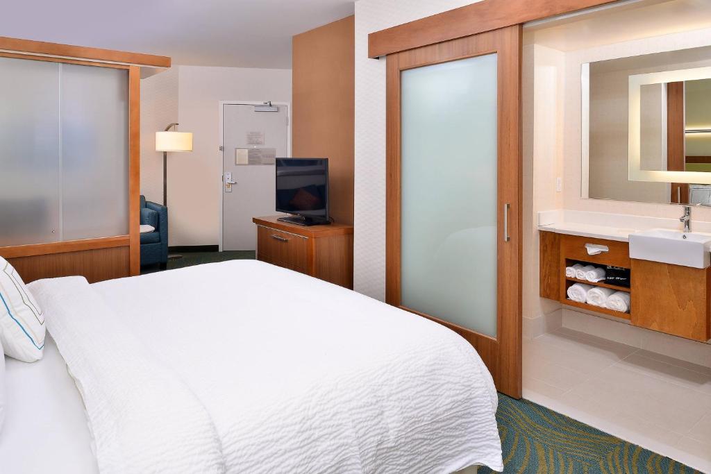 Postel nebo postele na pokoji v ubytování SpringHill Suites by Marriott Voorhees Mt. Laurel/Cherry Hill