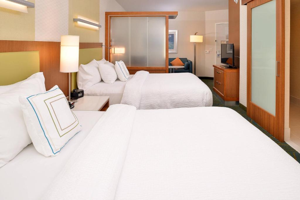 Postel nebo postele na pokoji v ubytování SpringHill Suites by Marriott Voorhees Mt. Laurel/Cherry Hill