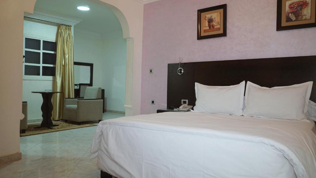 Postel nebo postele na pokoji v ubytování Hôtel Prestige
