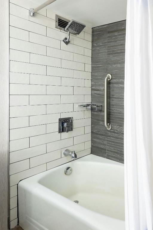 Boston Marriott Newton - 