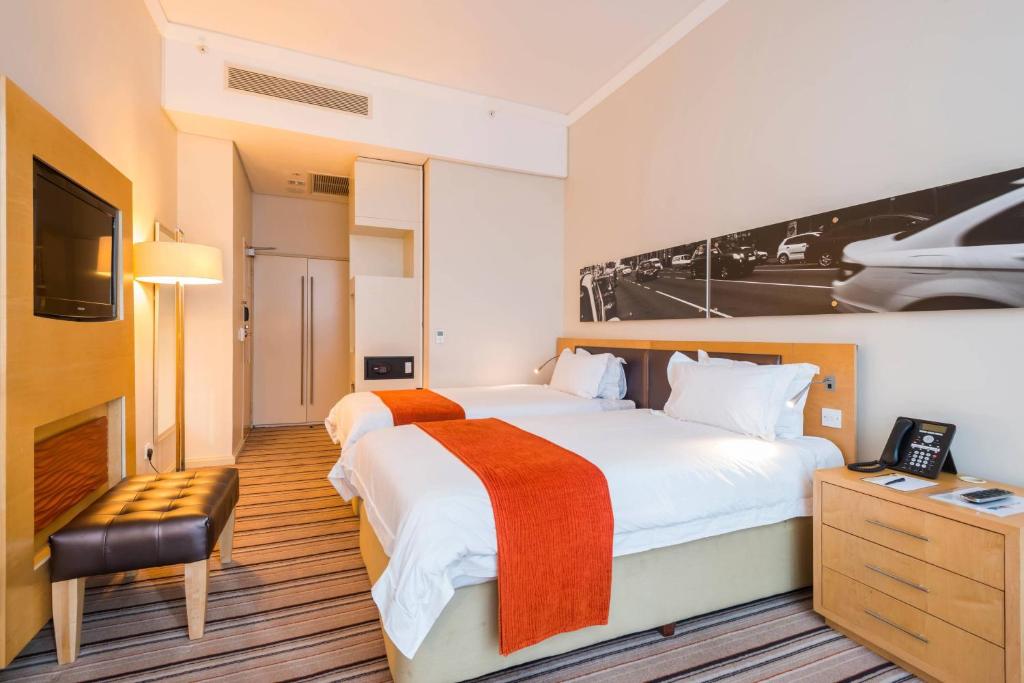 Postel nebo postele na pokoji v ubytování Protea Hotel by Marriott Gaborone Masa Square