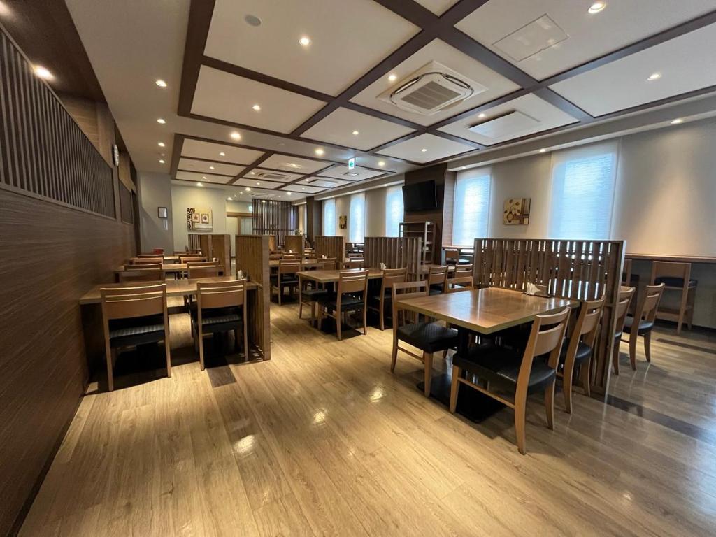 Restaurace v ubytování Hotel Route-Inn Takefu Inter