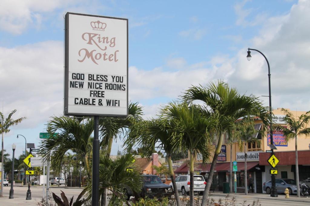 a sign for a king motel on a street with palm trees at King Motel - Miami in Miami