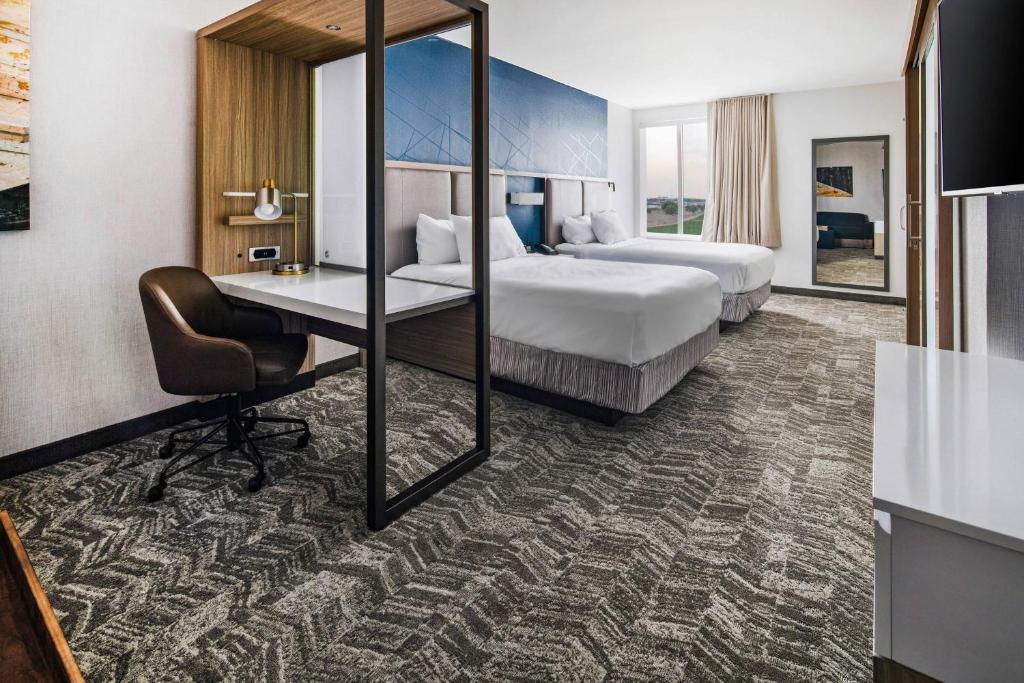 Postel nebo postele na pokoji v ubytování SpringHill Suites by Marriott Phoenix Goodyear