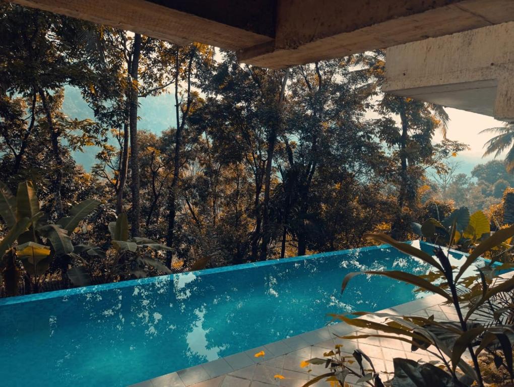 Bazén v ubytování Kandy Bird Villas nebo v jeho okolí