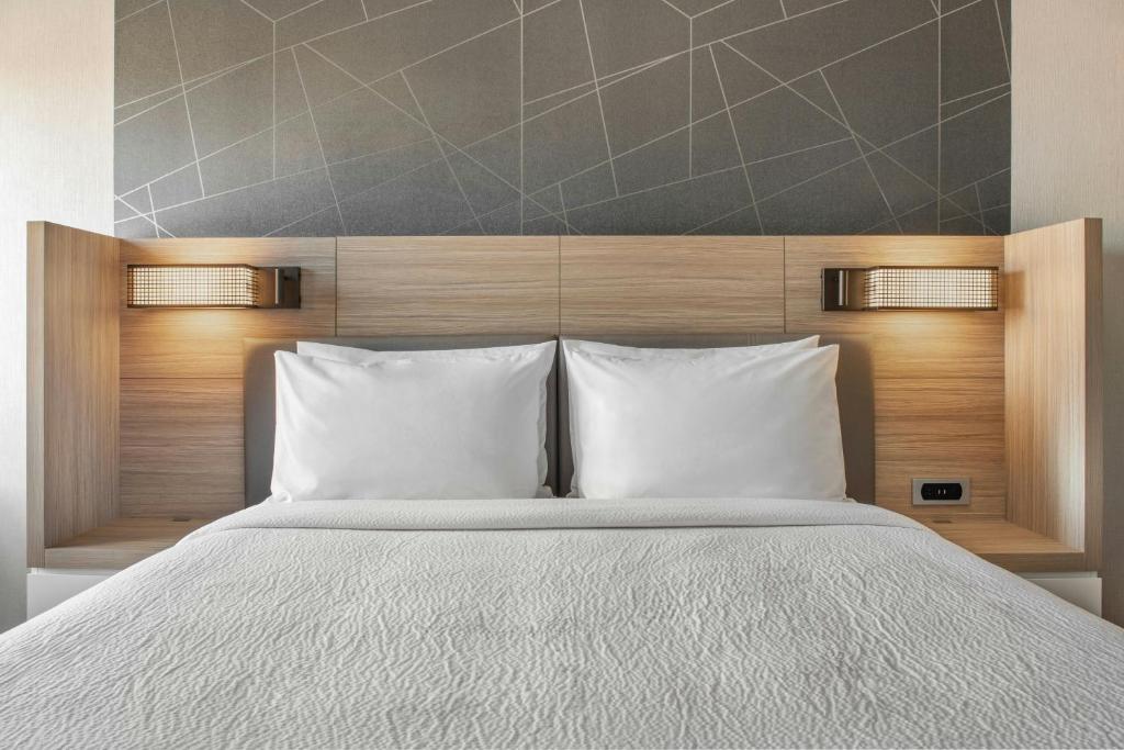 Postel nebo postele na pokoji v ubytování SpringHill Suites by Marriott Phoenix West/Avondale