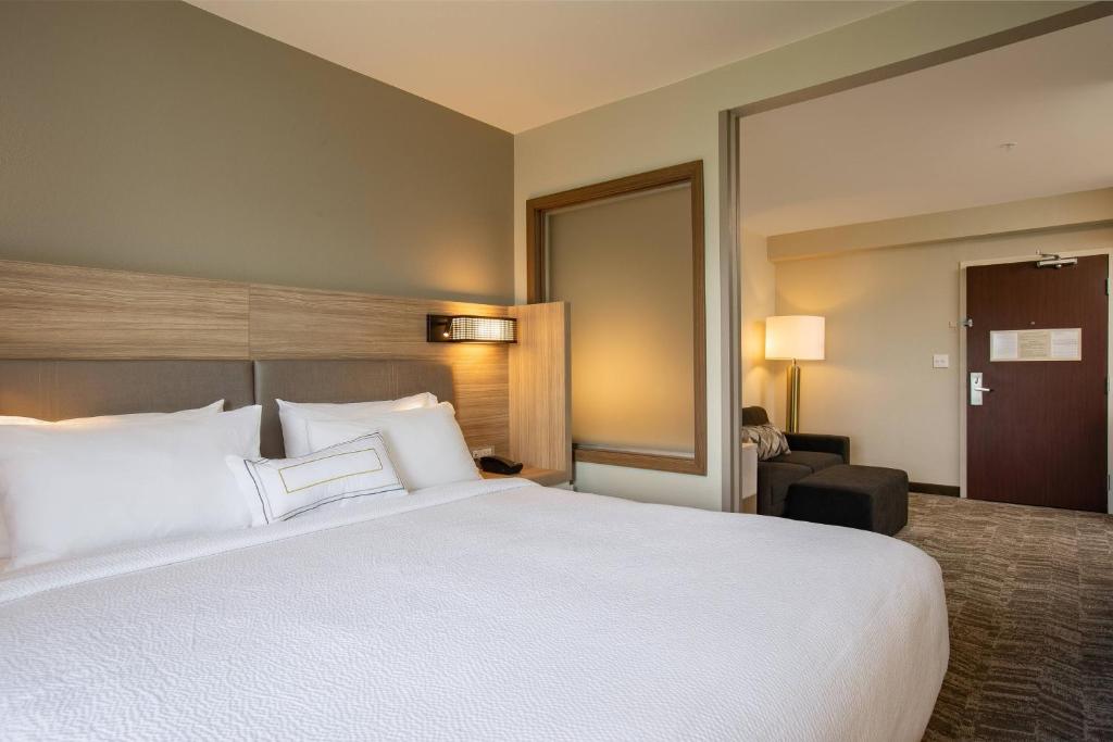 SpringHill Suites Orlando Altamonte Springs/Maitland - King Suite With Sofa Bed - Hearing Accessible