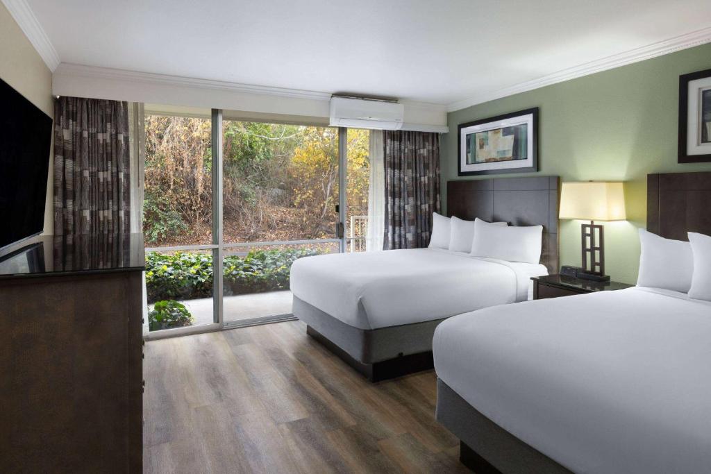 Travelodge by Wyndham Monterey Bay photo