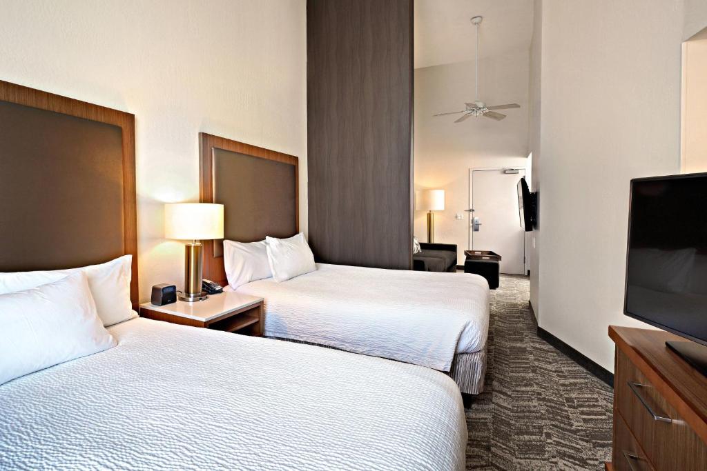 Postel nebo postele na pokoji v ubytování SpringHill Suites Phoenix Glendale/Peoria