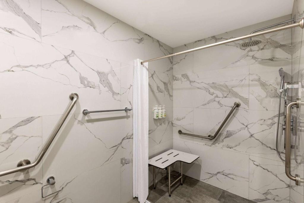 Baymont by Wyndham West Edmonton - Resim 3