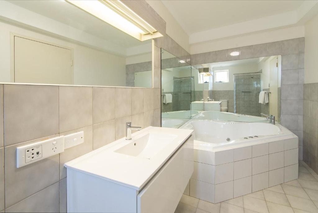 Adelaide Royal Coach - Resim 16