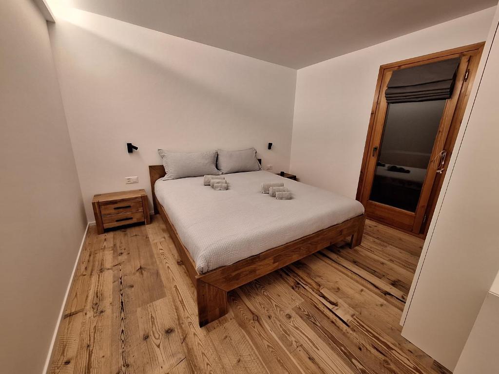 Postel nebo postele na pokoji v ubytování Lake 27 - St Moritz